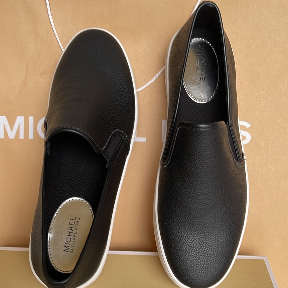Michael Kors TEDDI SLIP ON
TUMBLED FAUX LTHR
49T2TEFP1L
Black 
Platform Sneakers - Picture 12 of 16